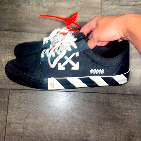 Off-white sneakers - Picture 3 of 7